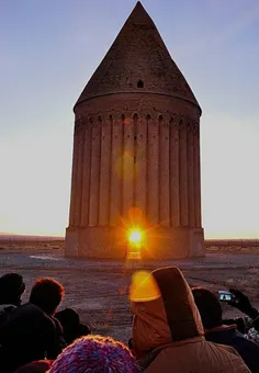 تماشای طلوع خورشید  از میل (برج) رادکان در خراسان😍🌞