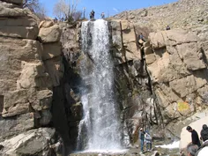 آبشار زیبای گنجنامه و محلی برای ورزش  سنگنوردی همدان.