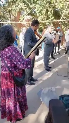 989362_9543 77372050