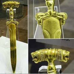شمشیر بسیار زیبای#هخامنشی از جنس طلای ناب با دو سر شیر در