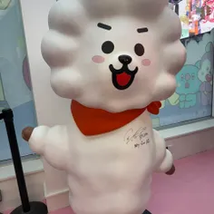 یه آرمی از فروشگاه LINE FRIENDS SQUARE در تایمز اسکوئر نی