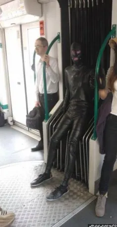اینم زوروی مرد عنکبوتی، به جای اسبم از مترو استفاده میکنه