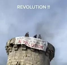بنر انقلاب در شهر لا'روچل.