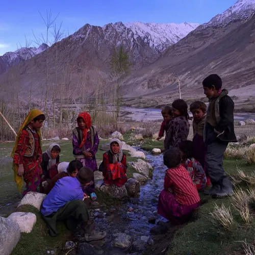 Children gut and clean fish caught in the Panj river earl