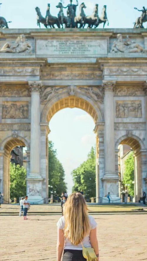 نمایی زیبا از بنای تاریخی و توریستی طاق صلح (Arch of Peac