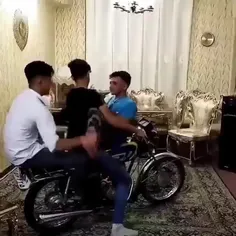 وقتی رفیقای خواهرت میان خونتون 😂😂😐