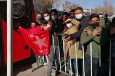 تجمع هواداران پرسپولیسی مقابل هتل در سیرجان/ انتقاد از فد