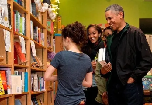 اوباما با حضور در یک کتاب فروشی، جدیدترین اثر نویسنده مرت