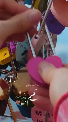 انقدر اروم قلبم از جاش جدا شد که نفهمیدم چه زمانی از جاش 