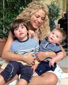 ㄟ(ツ)ㄏ بهترین و به روز ترین فن پیج ♥ Shakira ♥ در ویسگون :