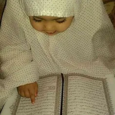 ♥♥این جیگر که داره قرآن میخونه چن تا لایک داره ♥♥
