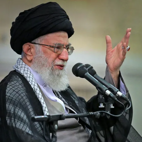 امام خامنه ای : آنها که می گویند دولت باید برکنار شود در 