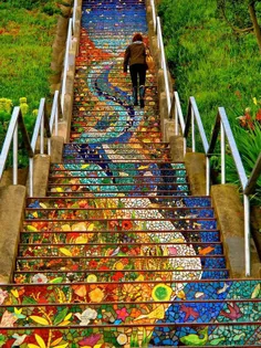 💥 پله‌های رنگارنگ و زیبا در پارک Grand View سانفرانسیسکو 