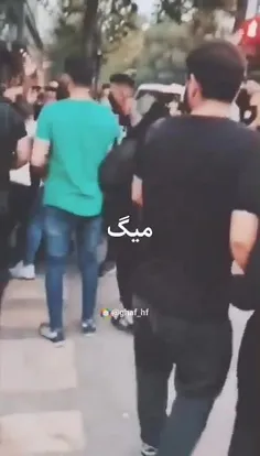 حجاب از سر میکشید؟! 