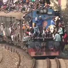 وضعیت وحشتناک یک قطار مسافربری در بنگلادش