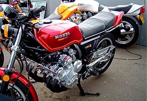 موتور هوندا شش سیلندر