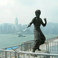 مجسمه بروسلی در هنگ کنگ