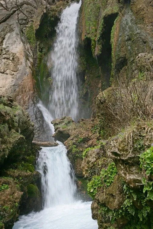 آبشار آتشگاه لردگان به عنوان طولانی ترین آبشار ایران در چ