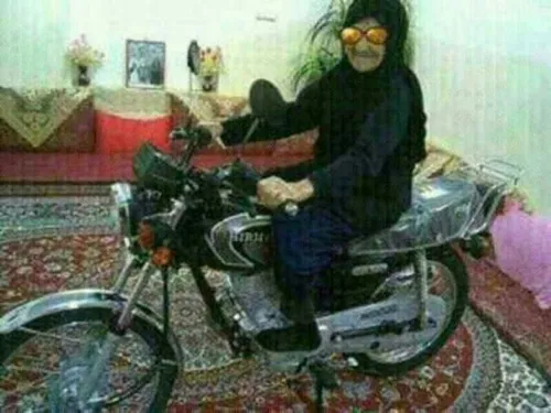 madar bozorg motor savar.