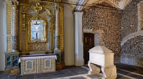 کلیسای خوفناک Capela dos Ossos استخوان های حدود ۵ هزار را