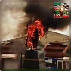 طرفداران پ.ک.ک مجسمه آتاترک را در شهر وان ترکیه به آتش کش