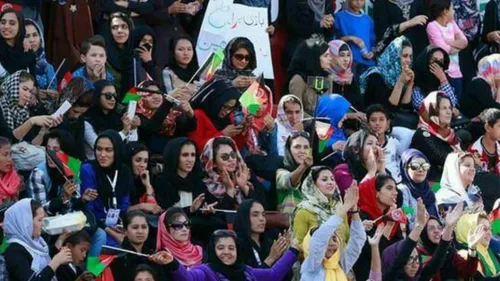 تا آخرش بخونید👈 حضور زنان افغانی در افتتاحیه لیگ برتر فوت
