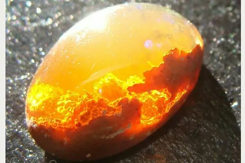 یکی از زیباترین و گرانترین سنگ کشف شده بر روی کره زمین