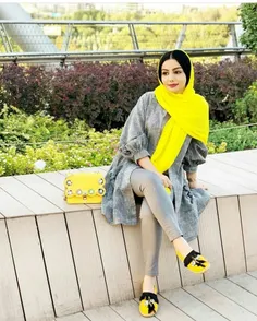 ترکیب رنگ زیبای خاکستری و زرد💛 💛 