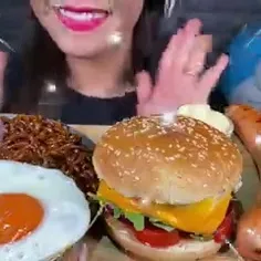 همبرگر و نودل😍😋