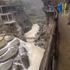 آبشار زیبا در کشور چین