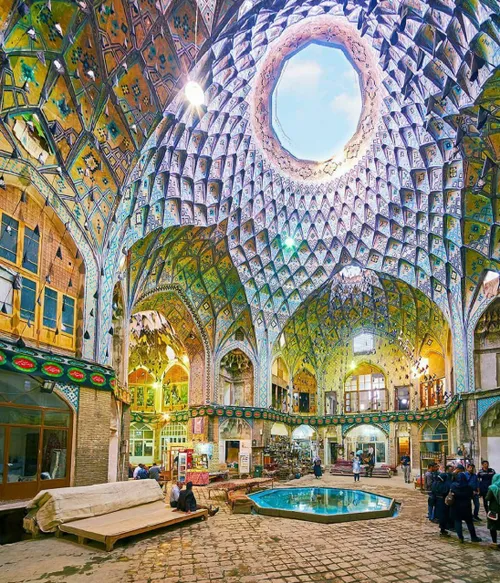 اینجا بازار کاشان، یکی از آثار ملی کشورمون ایران هست