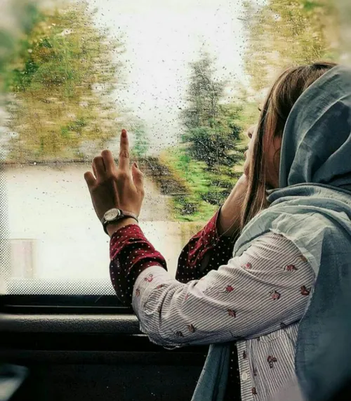 دَرونِ مَن آهَنگی غَمگین مینَوآزَند بِ اِسمِ {سُکوت} :):b