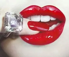 رژ لب و لاک قرمز, انگشتر الماس