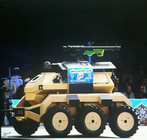 خودرو روباتیک موشک انداز نذیر مجهز به موشک دوش پرتاب در ر