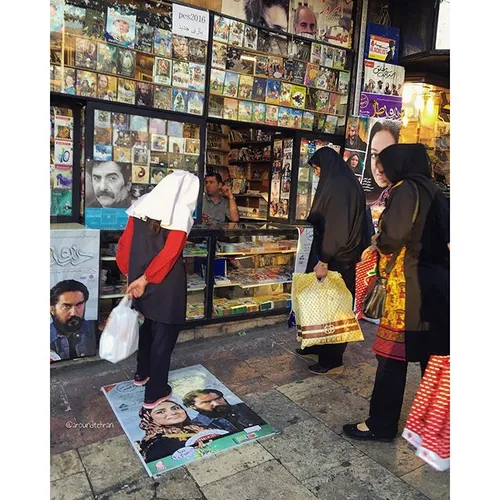 Reading posters, Tajrish | 5 Oct '15 | iPhone 6 | aroundt