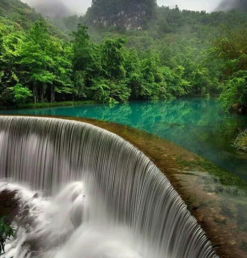 منظره ای زیبا از یک آبشار در چین😍
