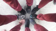 عکس پاهای بچه های کلاس ششمی مدرسه البرز