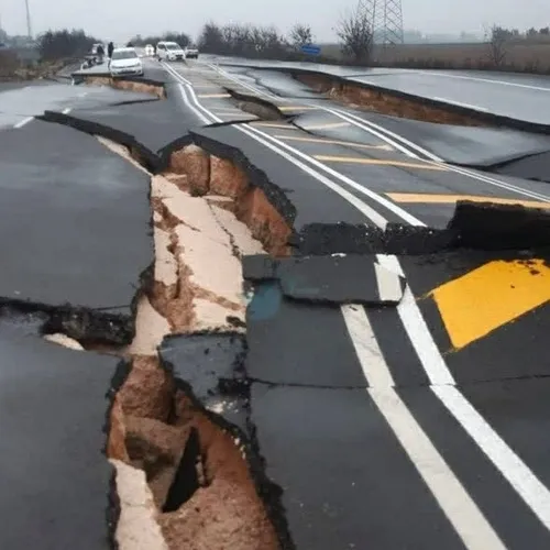 اگر میخوای بدونی ۷.۸ ریشتر زلزله دقیقا یعنی چی به جاده های ترکیه بعد از زلزله نگاه کن