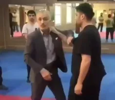 این اگه همینجوریش یکی بهش حمله میکرد کمتر کتک میخورد 😂