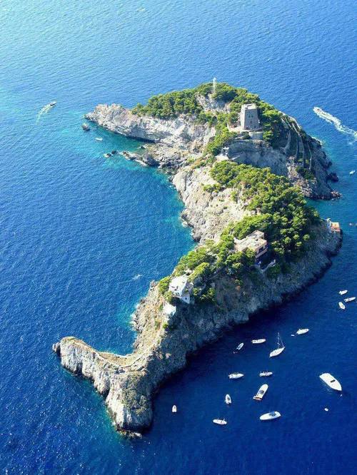 جزیره سیرنوس ایتالیا