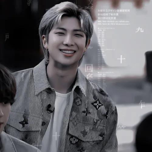 별은 어두운 밤에 더 빛난다✨🌌 ~김남준🦋✨