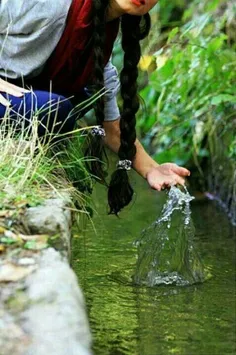 خجلت ، وگالت احبک