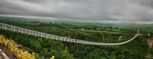 پل معلق رودخانه «خیاو چای» باطول365 متر و 2متر عرض وارتفا
