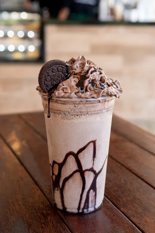 بستنی شکلات بستنی شکلاتی نسکافه قهوه خوشمزه خوراکی کافه