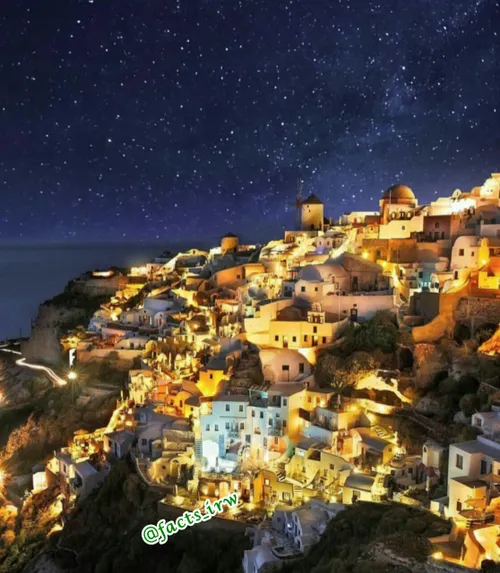 سانتورینی یونان این جزیره حدود ۱۵۰۰۰ نفر جمعیت دارد و به 