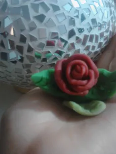 گل رزه خودم با خمیر درست کردم تقدیم به شما