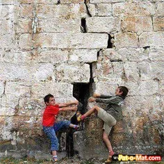 عبدول و جاسم در حال خراب کردن دیوار برلین ;-)