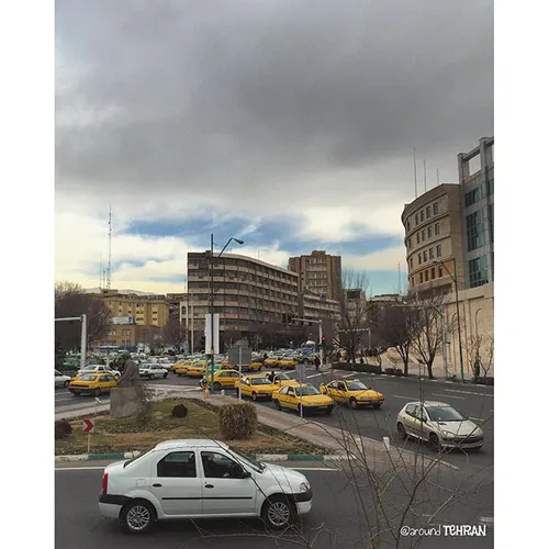 Yellow cabs and other cars, Hafez ave., city centre | 14 