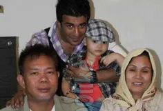 تیموری و خانواده تایلندی در یک عکس