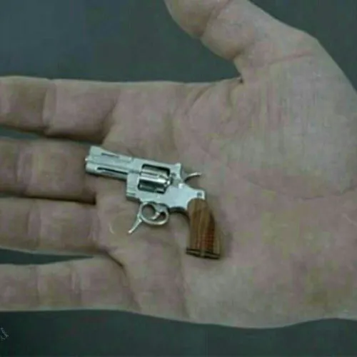تفنگ C1ST اندازه یک کلید است، اما واقعا میتواند گلوله های